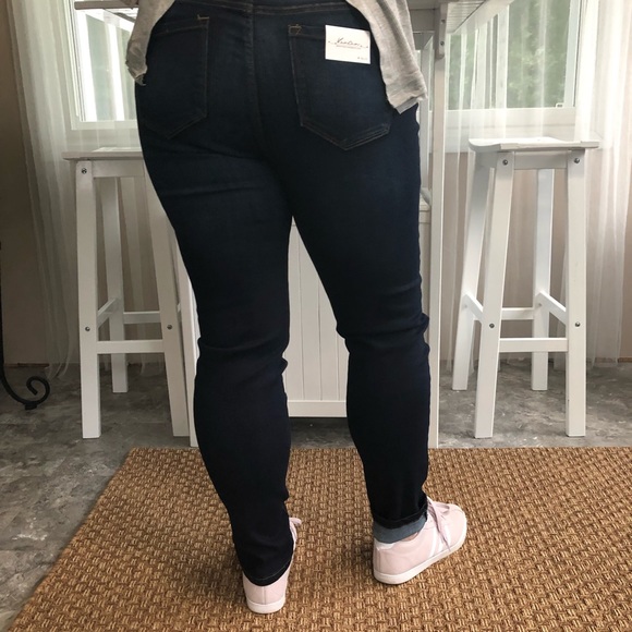 NWTs Kancan Curvy Dark Wash Mid-Rise Skinny Plus - Picture 3 of 3